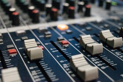 Verona: 5 mesi di reclusione al titolare di una radio locale per utilizzo illegale di musica