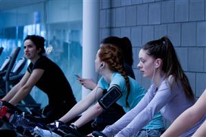 La musica durante l'allenamento fitness riduce la fatica